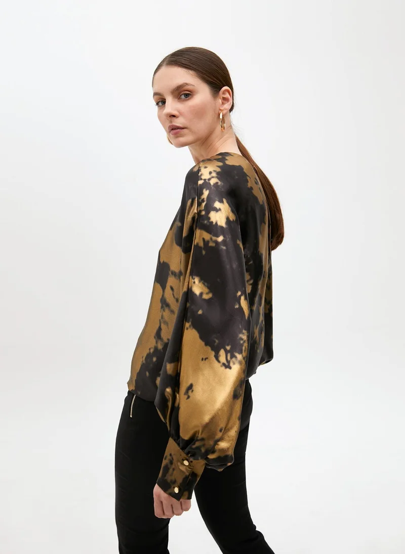 لولا كساديمونت Printed Blouse with Asymmetric Sleeve